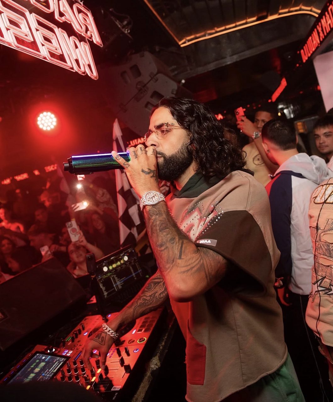 Artista en los decks